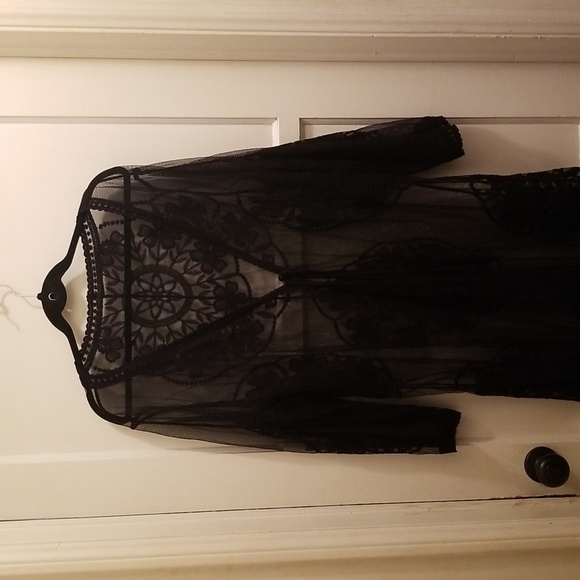 Black lace duster - Picture 1 of 4